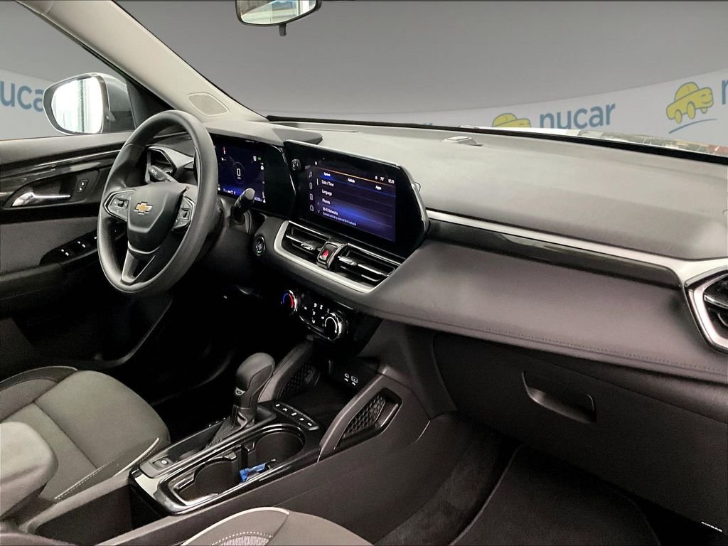 Used 2025 Sterling Gray Metallic Chevrolet LT image 14