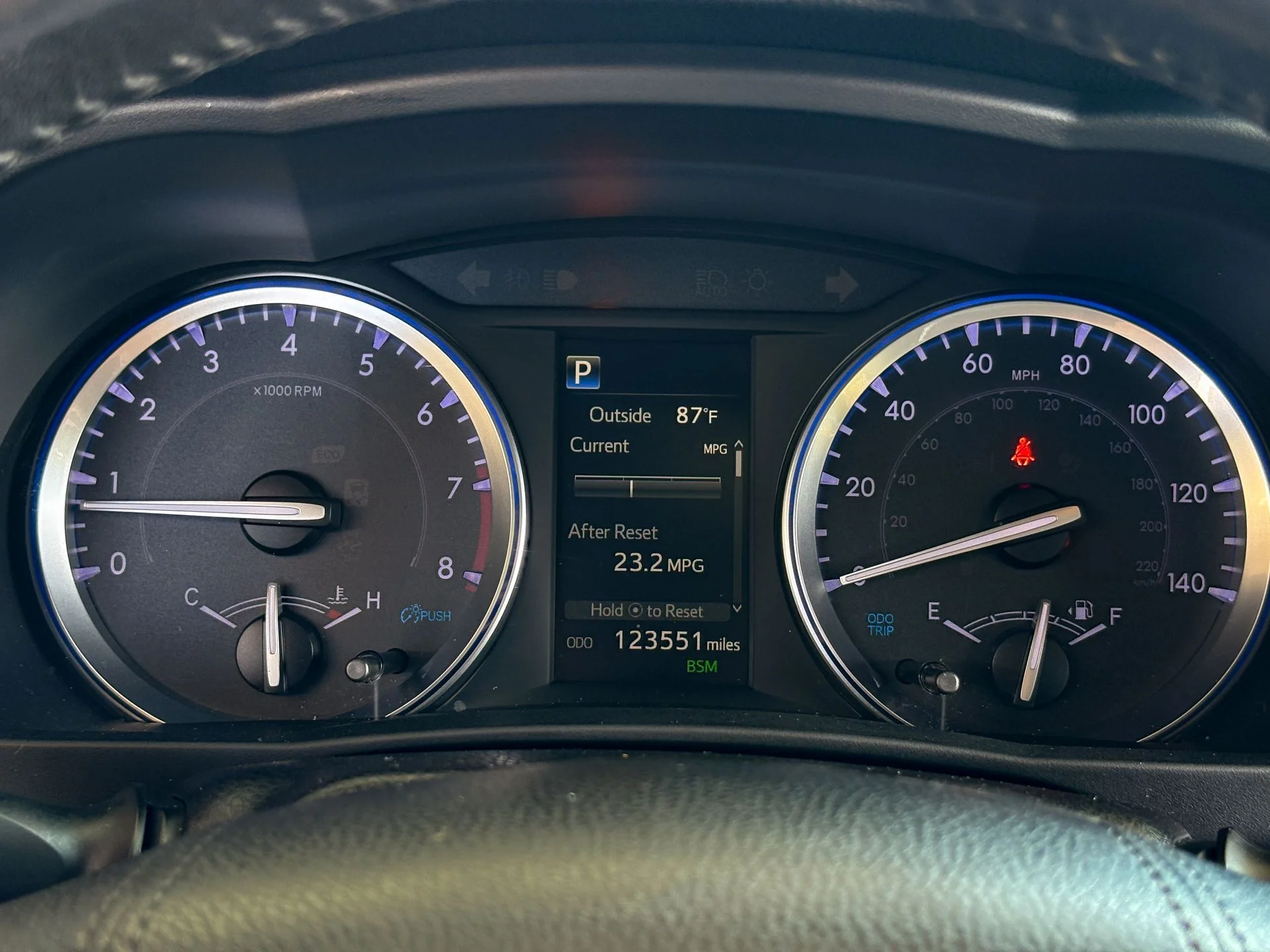 Used 2019 White Toyota XLE image 18