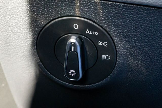 2025 Volkswagen Taos SEL - Photo 16