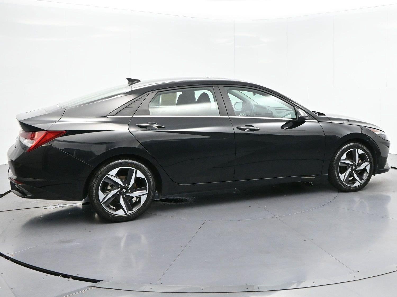 Used 2021 Phantom Black Hyundai Limited image 3