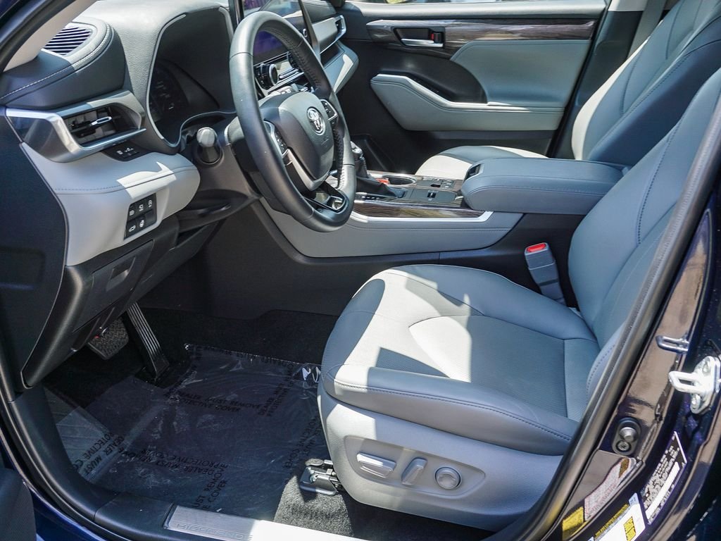 Used 2024  Toyota Limited image 17