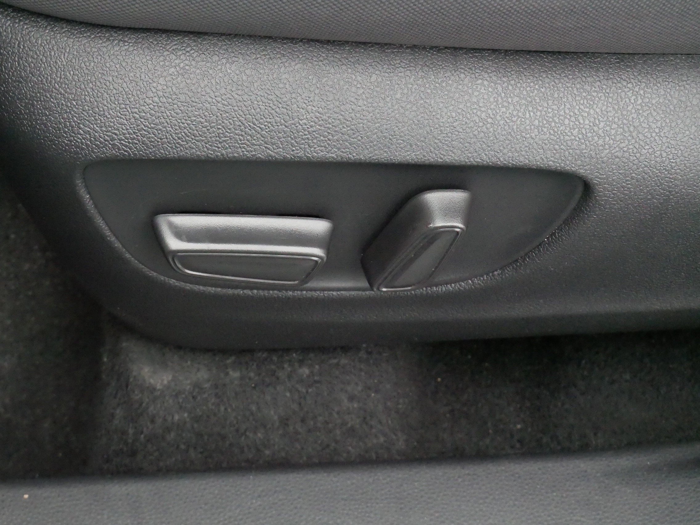 2024 Toyota Highlander LE - Photo 20