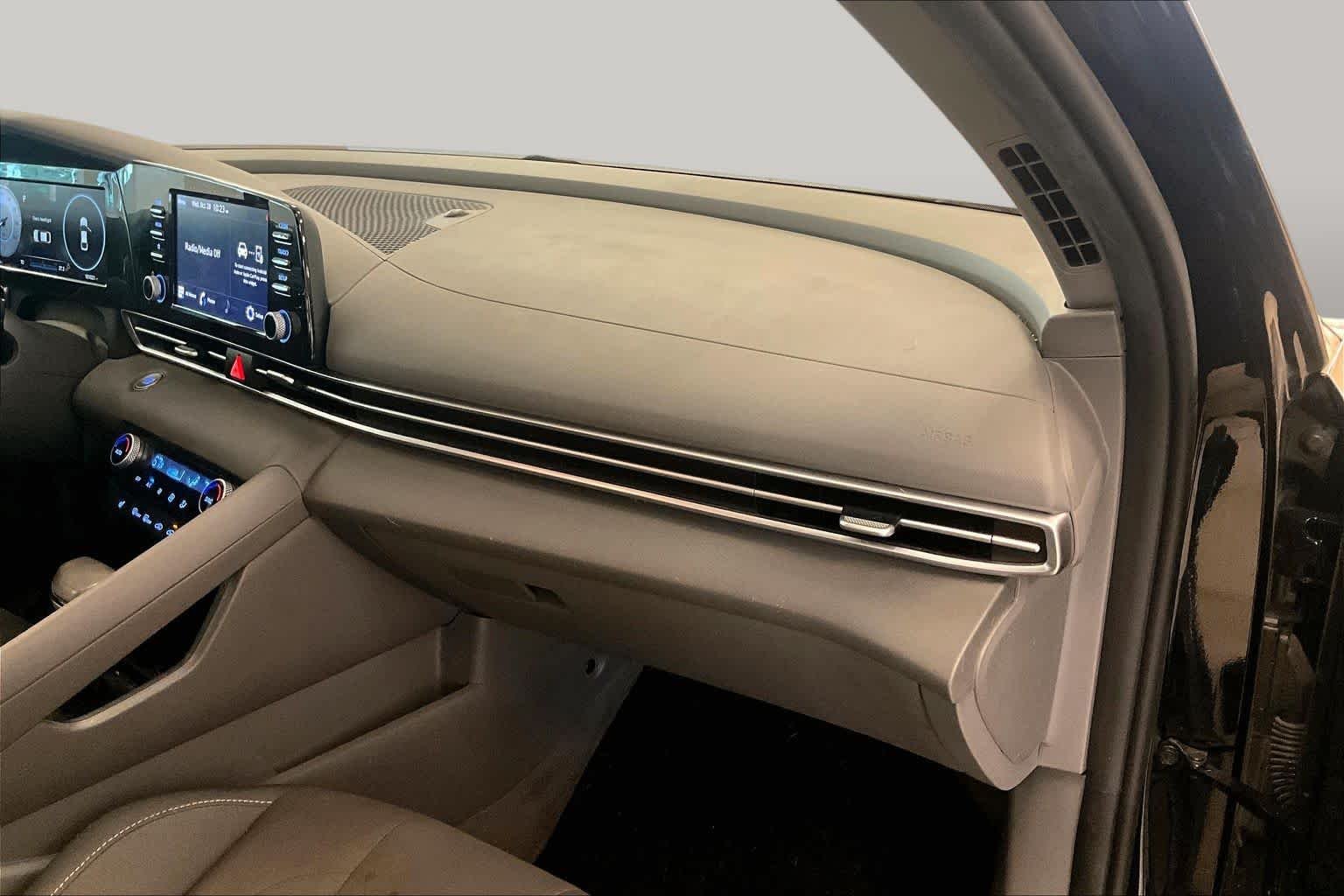 Used 2022 Phantom Black Hyundai SEL image 15