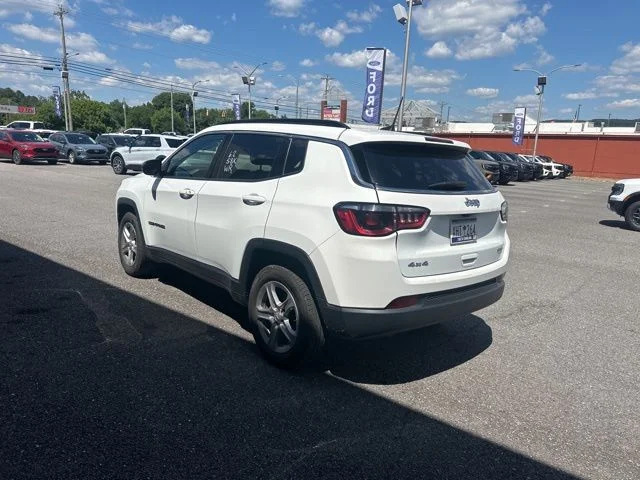 Used 2024 White Jeep Latitude image 6