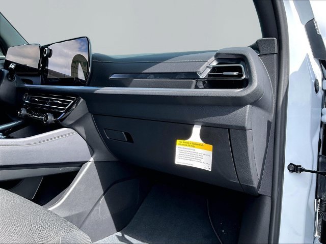 New 2027 Polar White Tricoat Chevrolet LT image 27