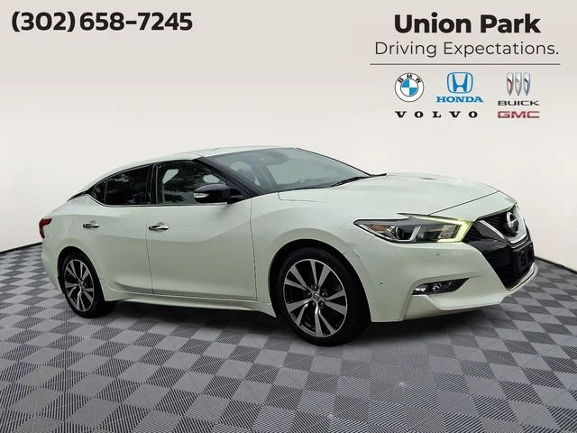 Used 2017 Pearl White Nissan 3.5 SV image 3