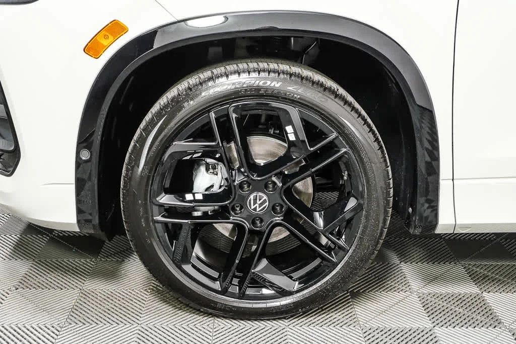 New 2026 Sandstone w/Deep Black Roof Volkswagen SE R-Line Black image 37