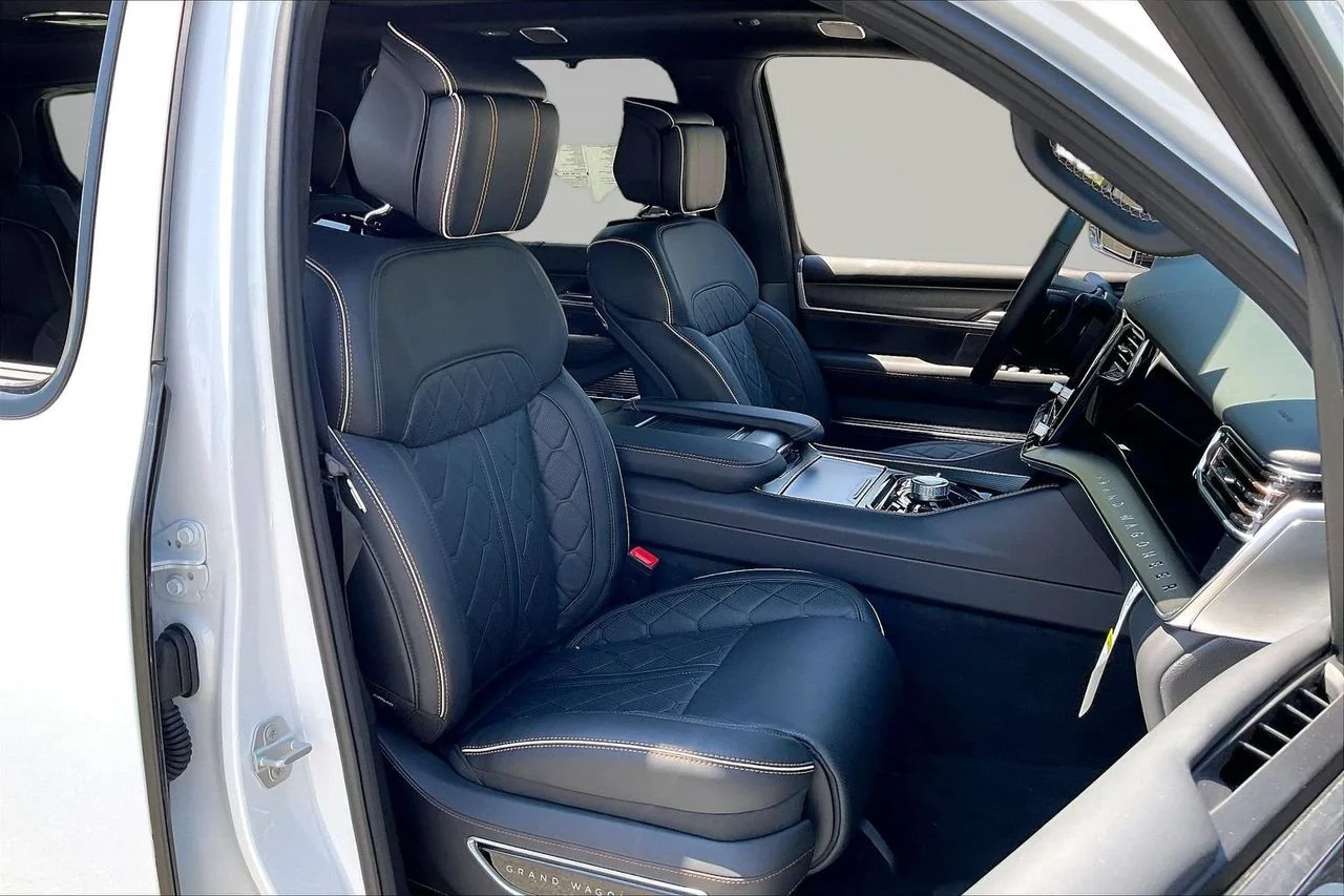 New 2026 Bright White Clearcoat Jeep Summit Reserve image 23