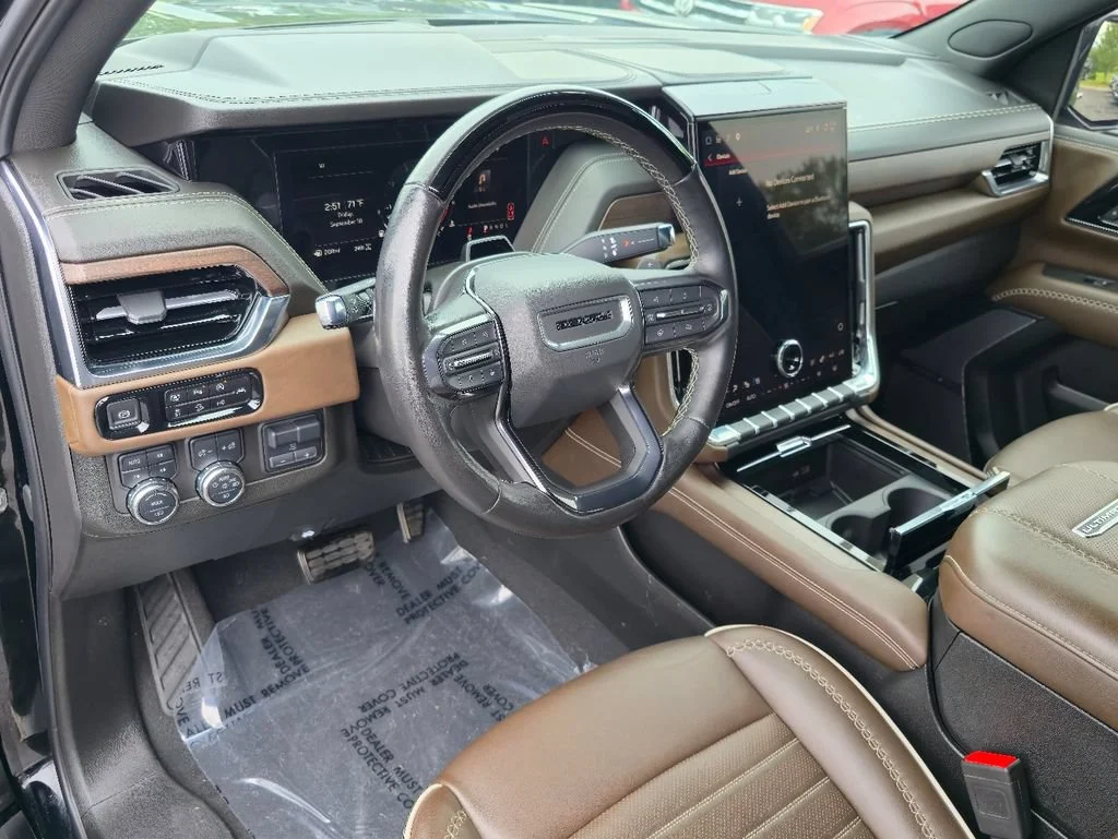 2025 GMC Yukon Denali Ultimate - Photo 12