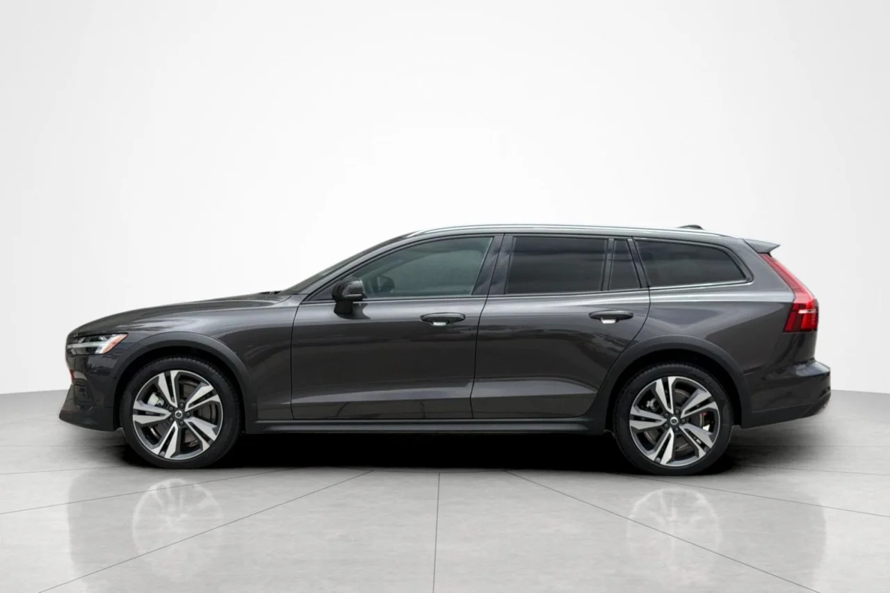 Used 2025 GREY Volvo Plus image 2