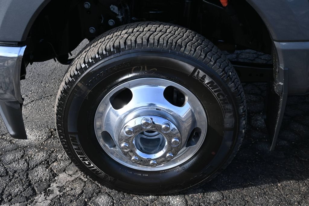 Used 2026 Gray Metallic Ford Lariat image 14