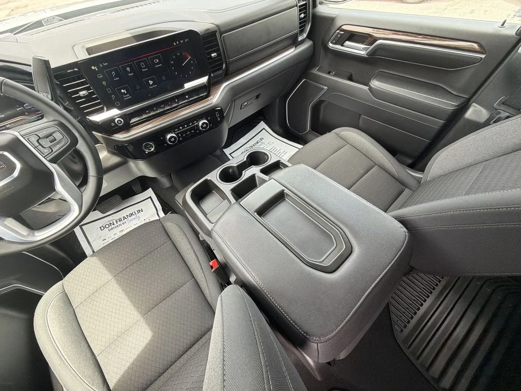 Used 2024 Gray GMC Elevation image 21
