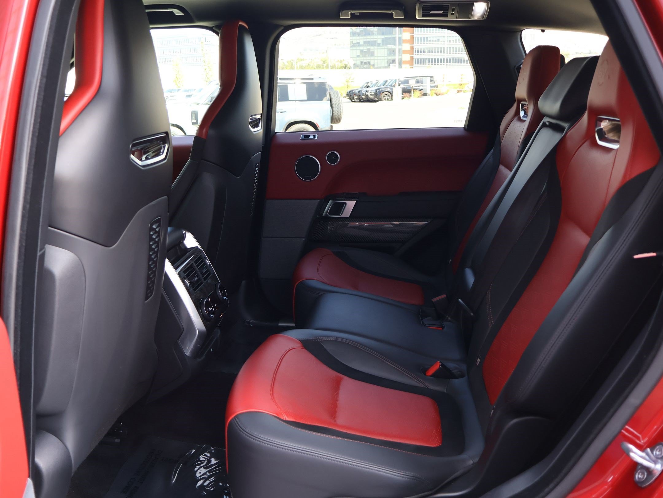 Used 2022 Firenze Red Metallic Land Rover SVR image 27