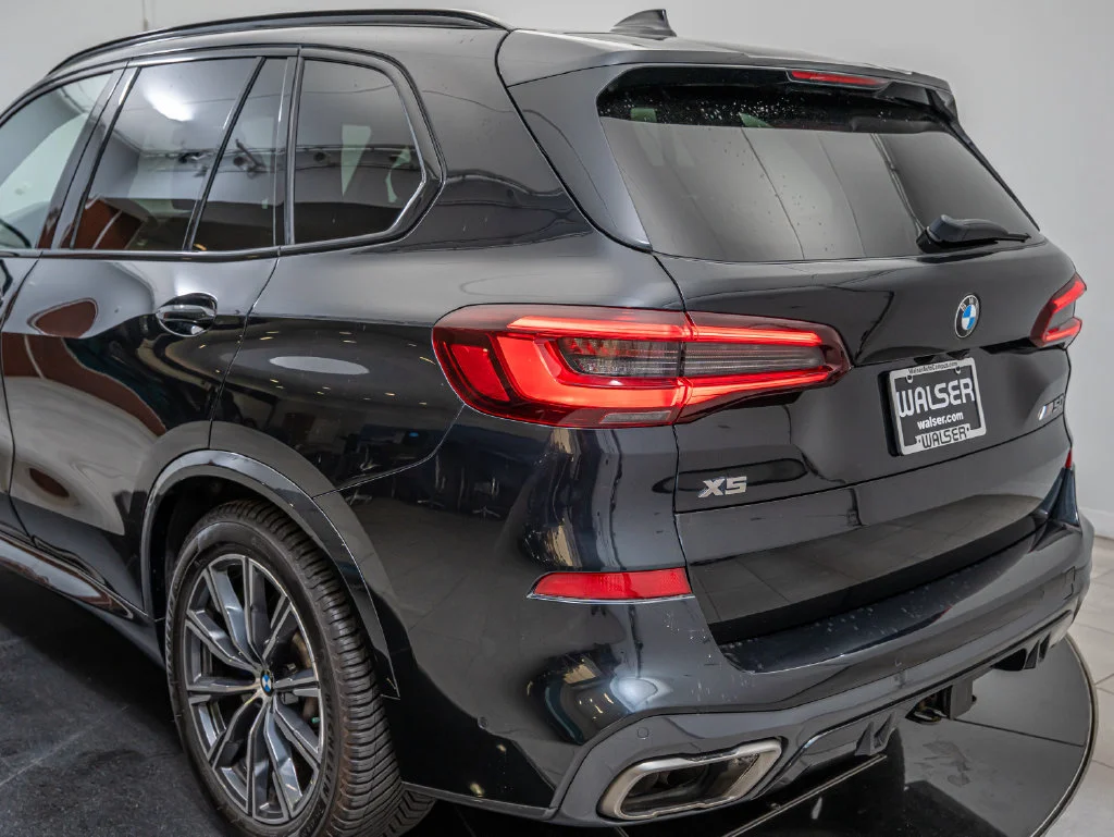 Used 2020 Black Sapphire Metallic BMW M50i image 19