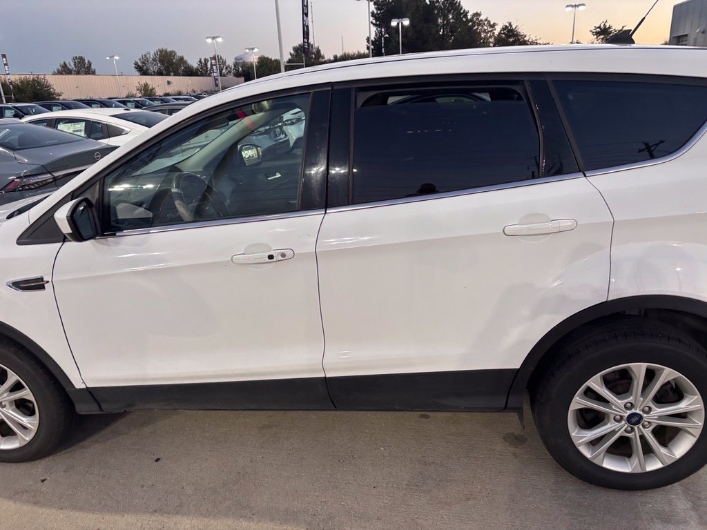 Used 2019 Oxford White Ford SE image 7