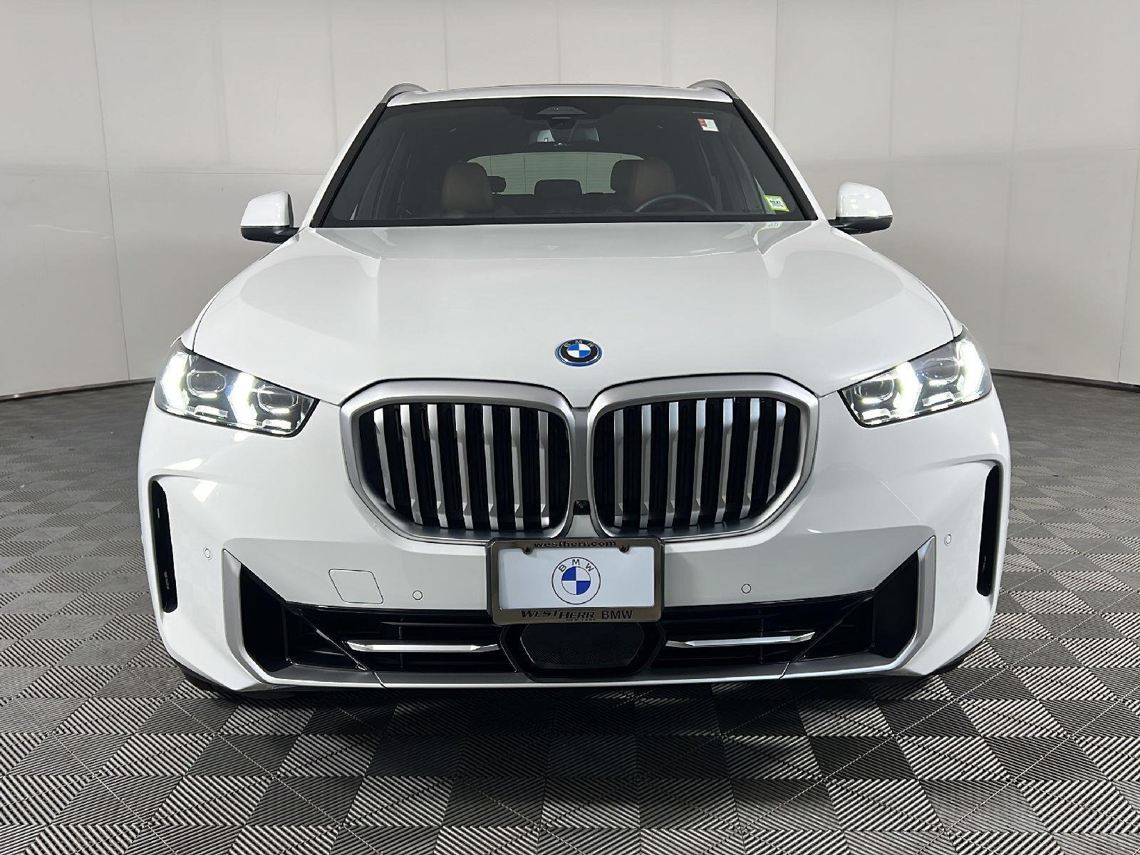 New 2026 Alpine White BMW xDrive50e image 7