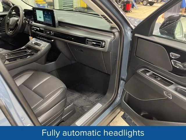 New 2026 Whisper Blue Metallic Clearcoat Lincoln Premiere® image 22