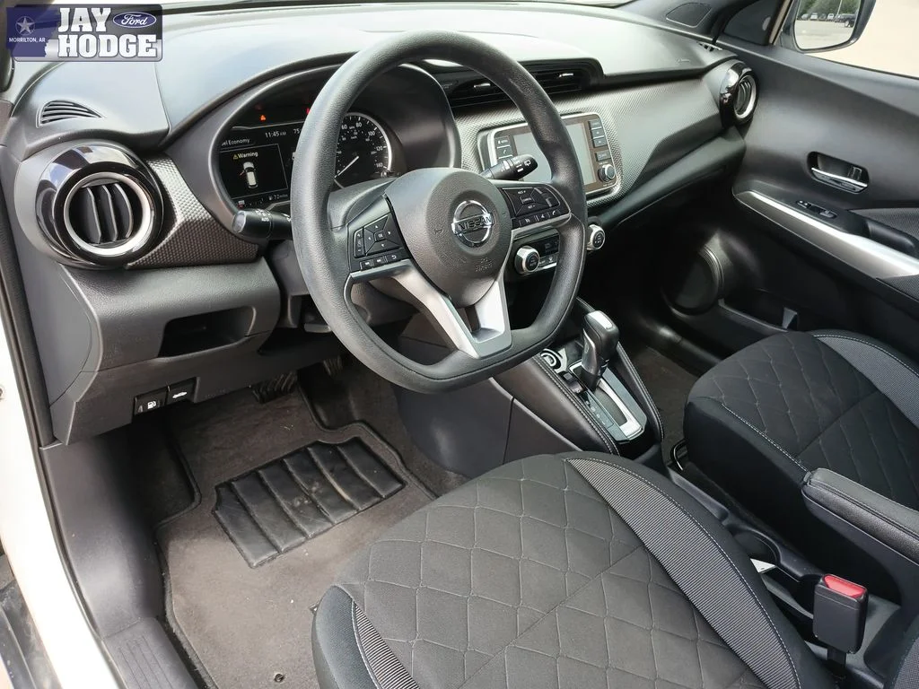 Used 2020 White Nissan SV image 13