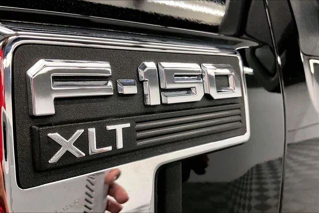 Used 2025 Agate Black Metallic Ford XLT image 35