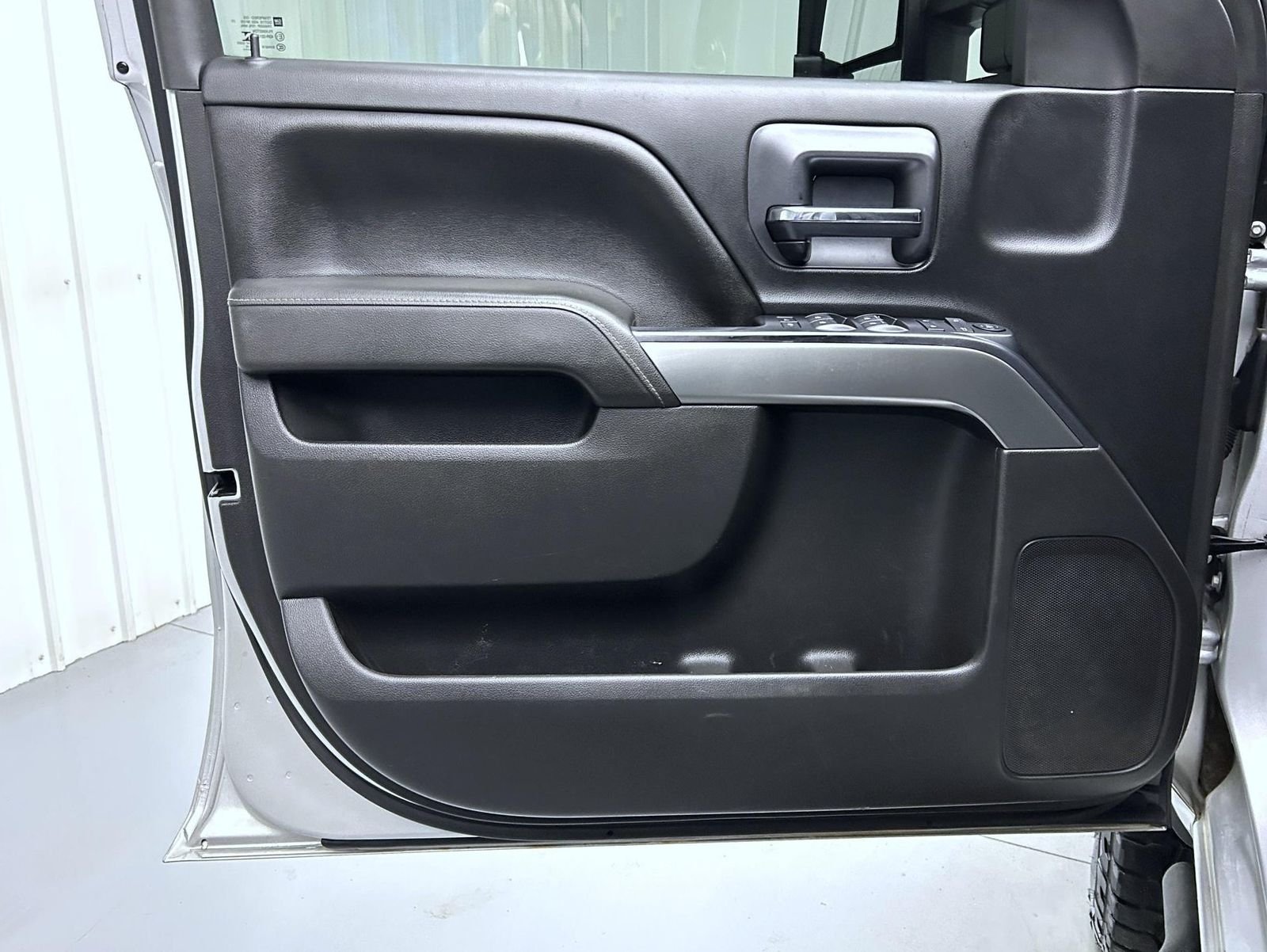 Used 2015 Silver GMC SLE image 9