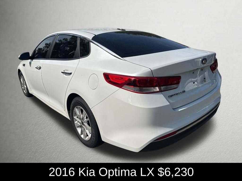 Used 2016 Snow White Pearl Kia LX image 5