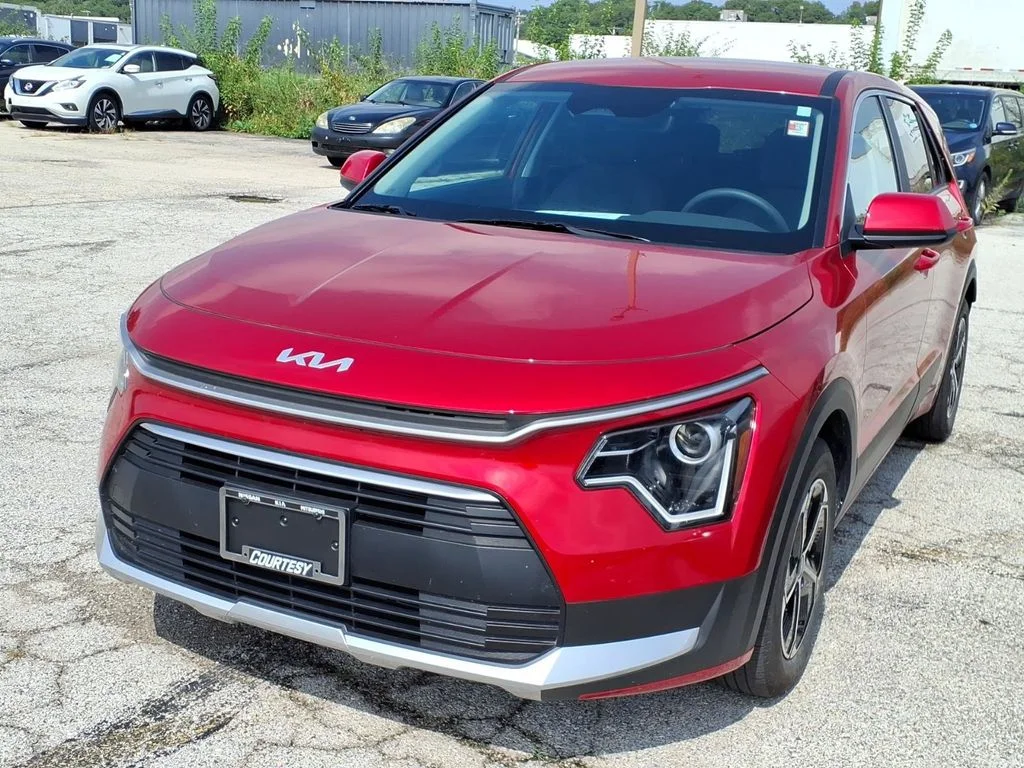 Used 2023 Red Kia LX image 4
