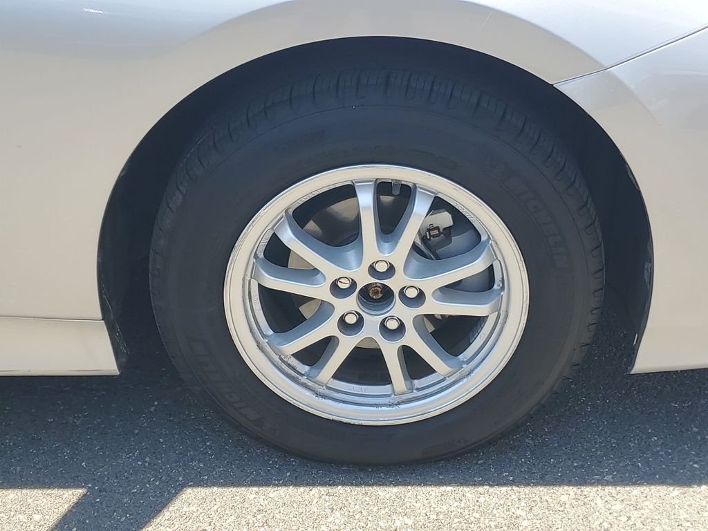 Used 2017 Classic Silver Metallic Toyota Plus image 6
