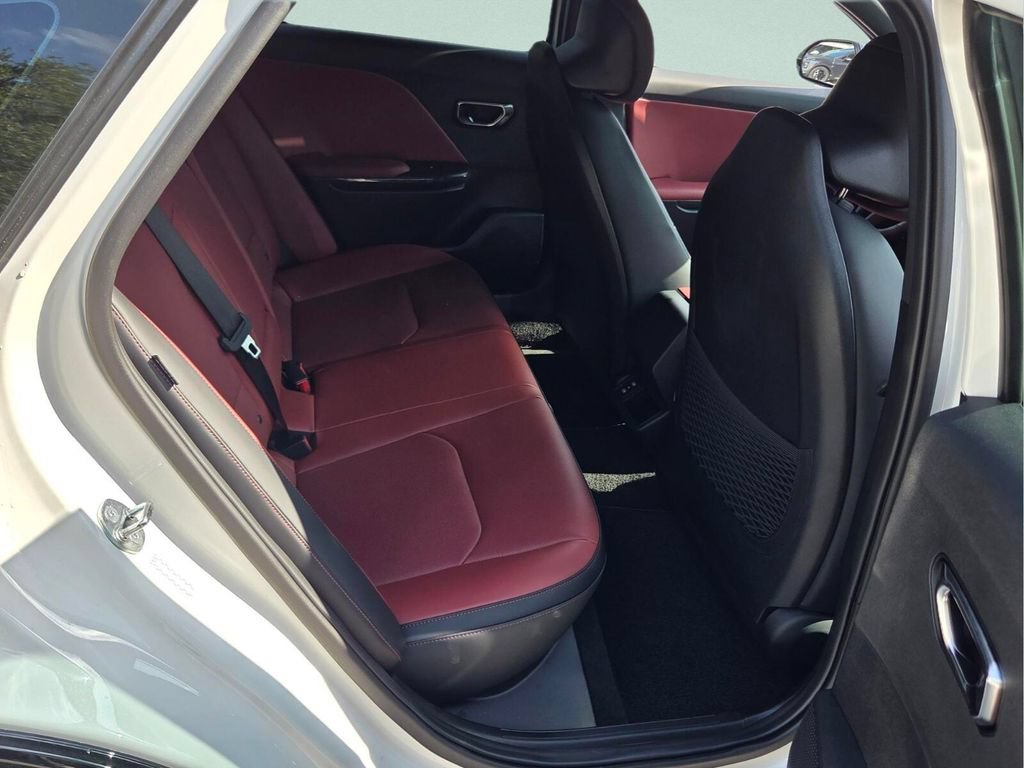 New 2026 Snow White Pearl Kia GT-Line image 18