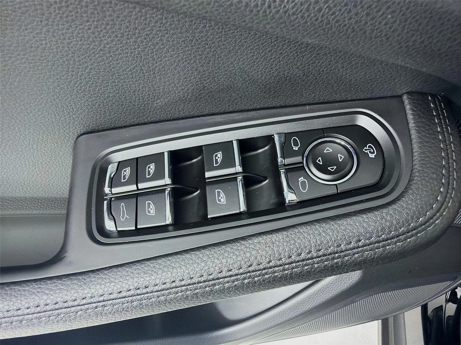 Used 2023 Black Porsche T image 8