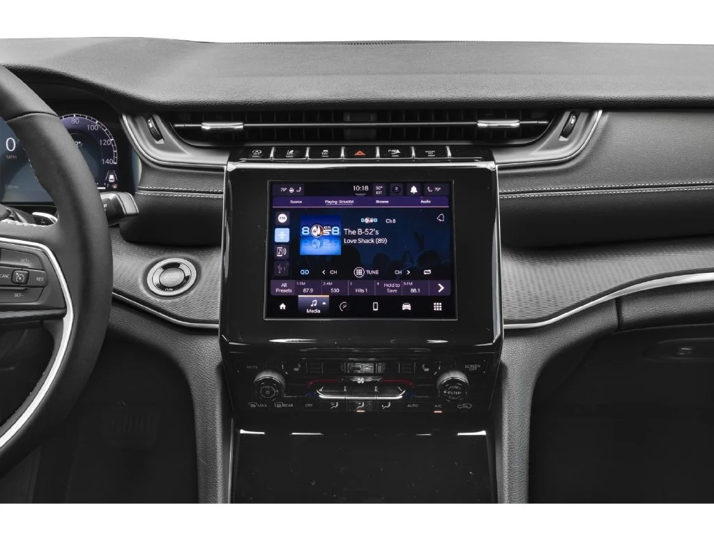 Used 2025 Gray Jeep Laredo X image 7