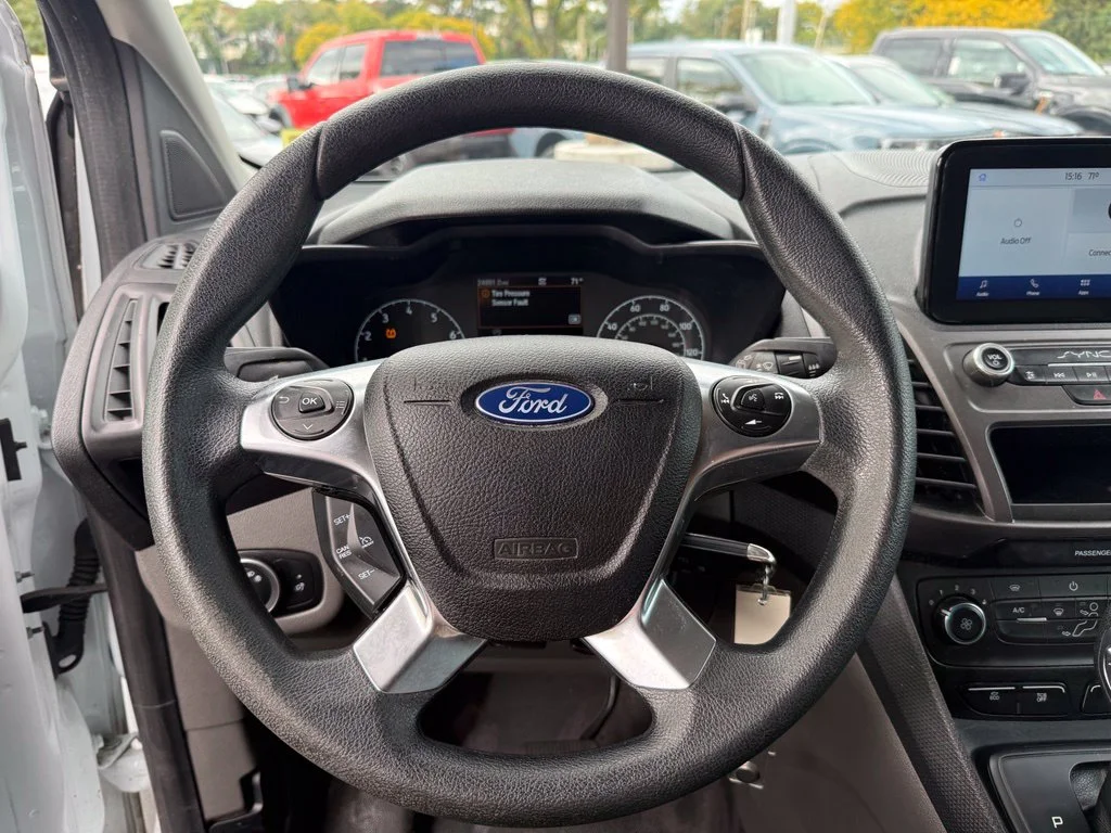 Used 2022 Frozen White Ford XL image 12