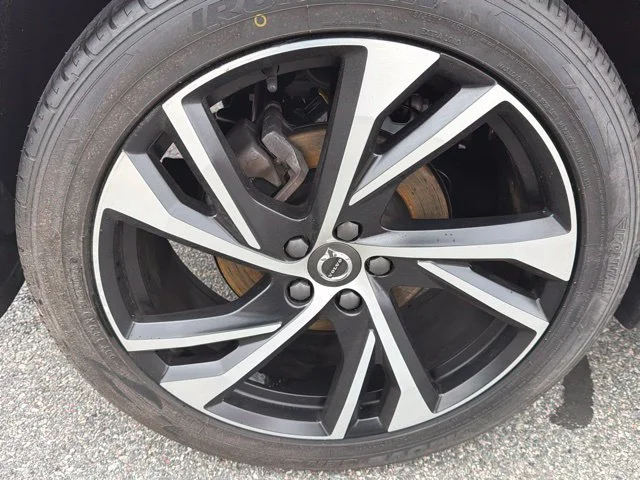 Used 2021 Red Volvo R-Design image 20