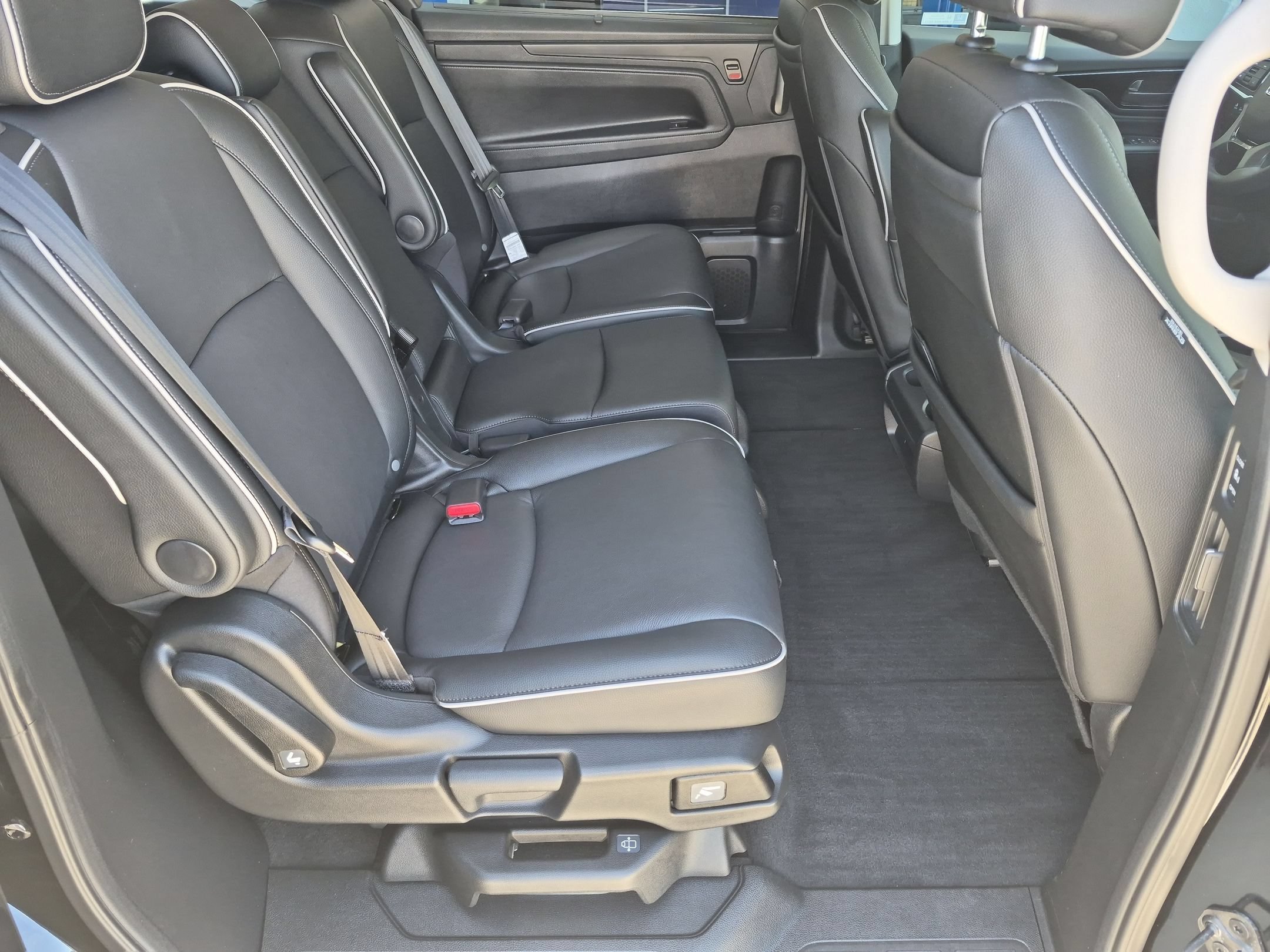 2025 Honda Odyssey Touring - Photo 33