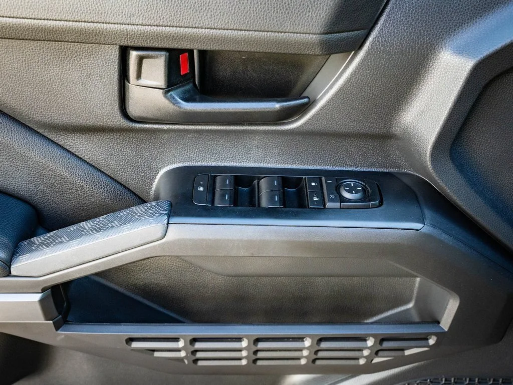 Used 2025 Underground Toyota SR5 image 23