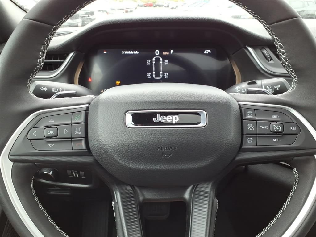 New 2025 Bright White Clear-Coat Exterior Paint Jeep Altitude X image 15