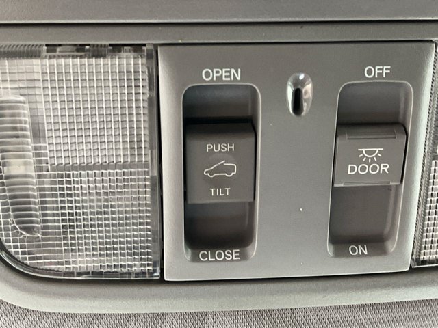 Used 2019 Lunar Silver Metallic Honda Touring image 26