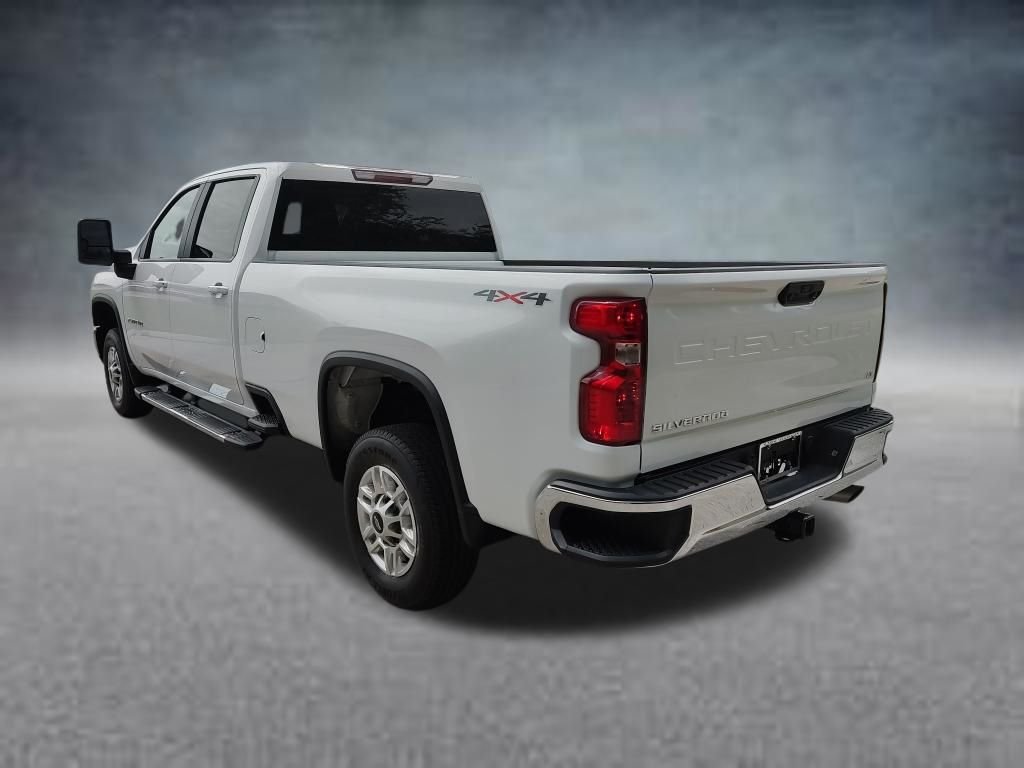Used 2025 White Chevrolet LT image 5