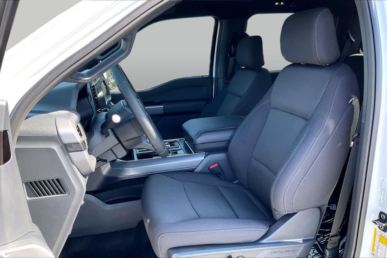 New 2026 Oxford White Ford XLT image 7