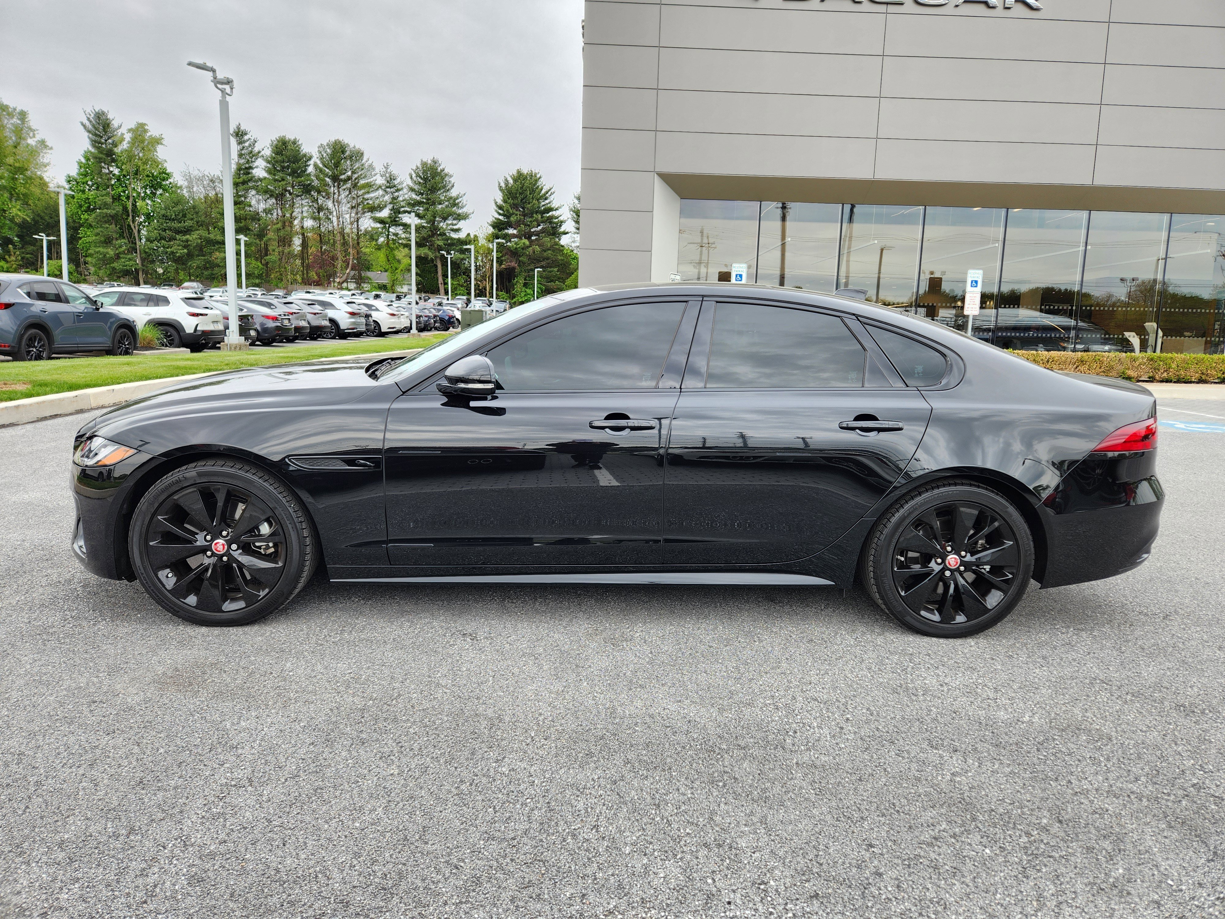 Certified Used 2022 Santorini Black Jaguar R-Dynamic SE image 5