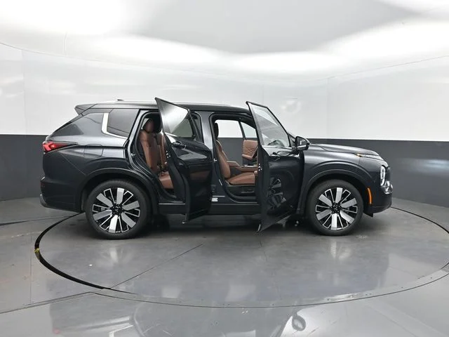 2025 Mitsubishi Outlander SEL - Photo 11