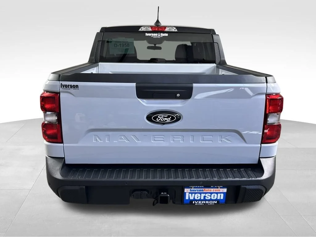 New 2025 Space White Metallic Ford XLT image 5