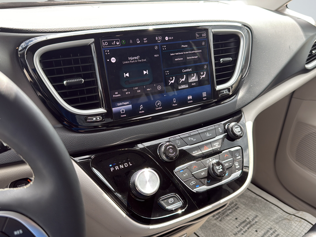 Used 2024 White Chrysler Touring L image 26