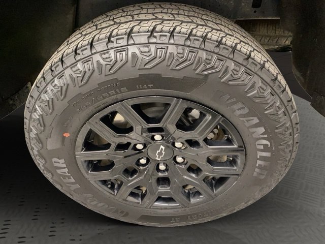 Used 2026 Red Chevrolet Trail Boss image 38