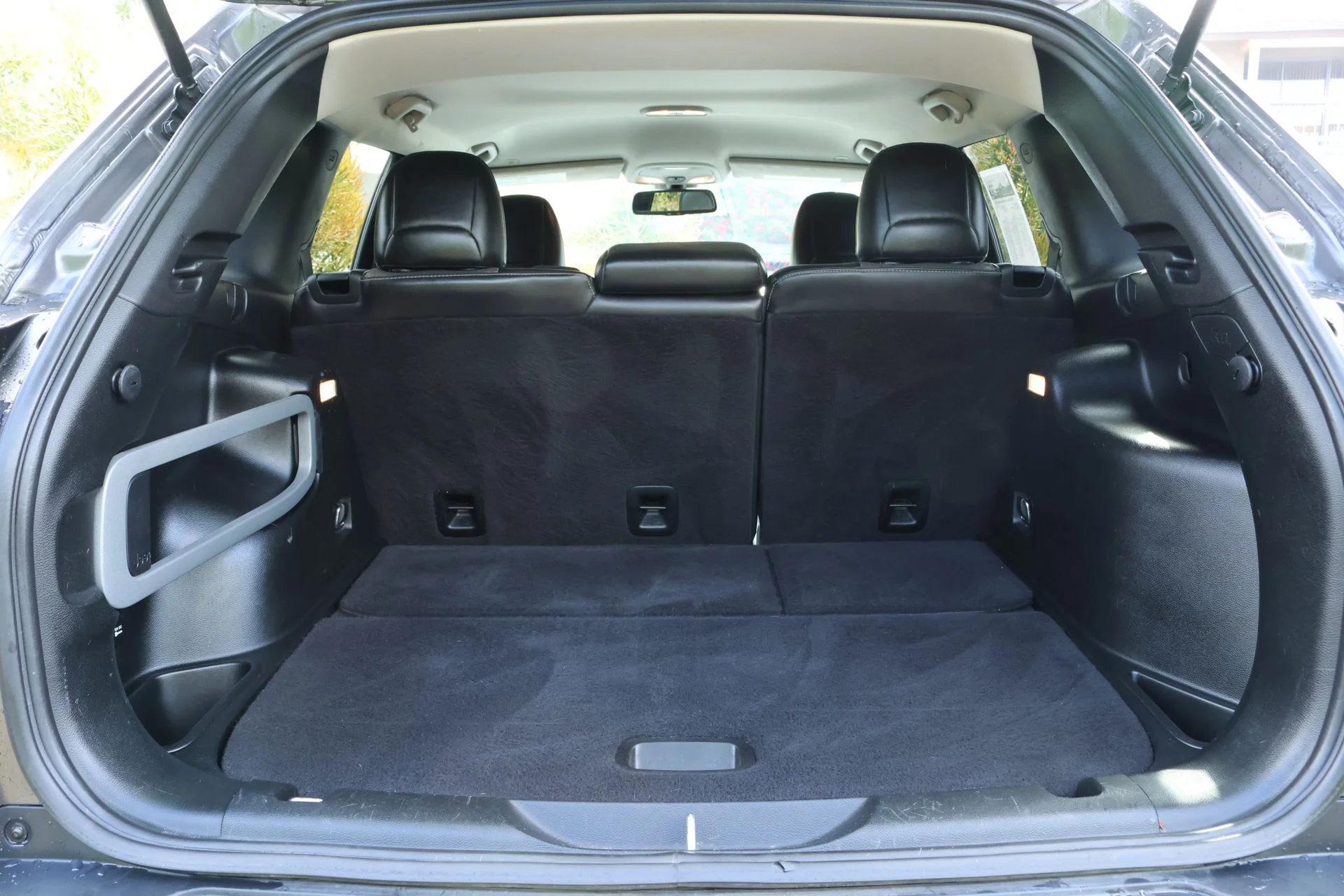 Used 2018 Gray Jeep Latitude Plus image 21