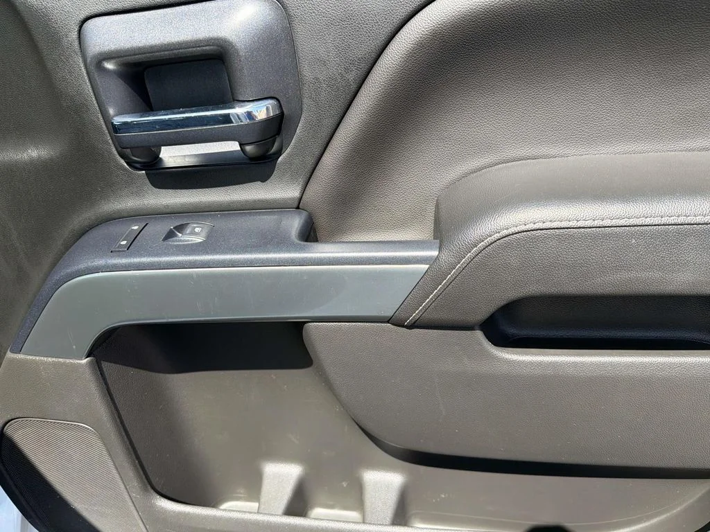 Used 2018 Summit White Chevrolet LT image 34