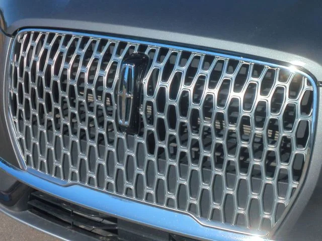 Used 2023 Gray Lincoln Standard image 36