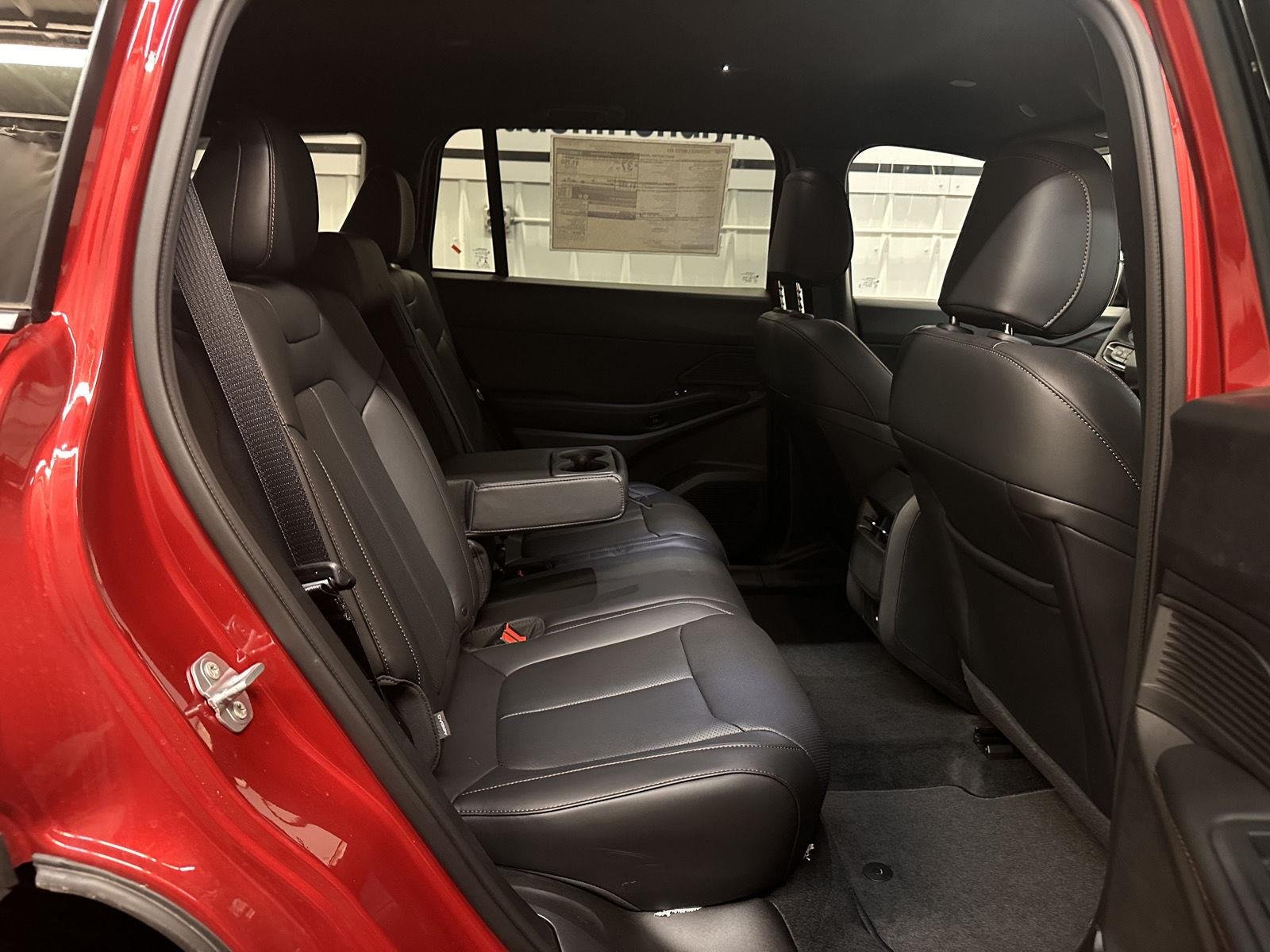 New 2026 Red Hot Pearl-Coat Exterior Paint Jeep Limited image 39