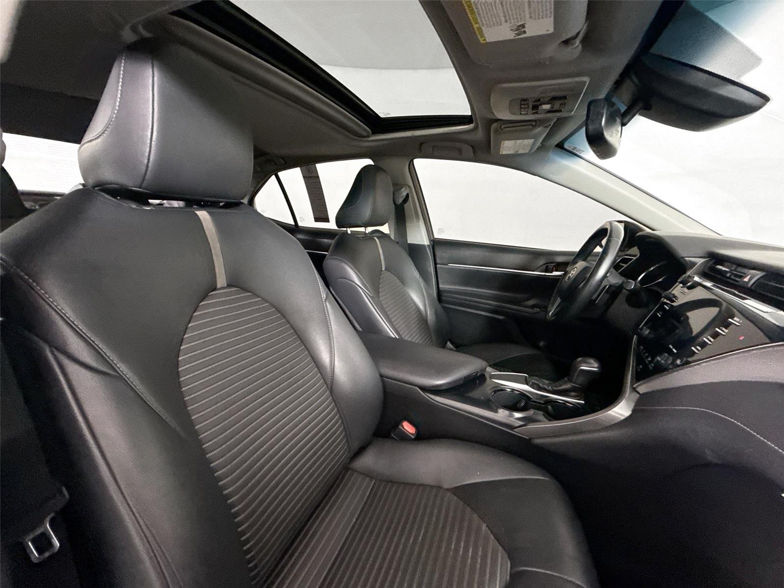 Used 2018 Galactic Aqua Mica Toyota SE image 39