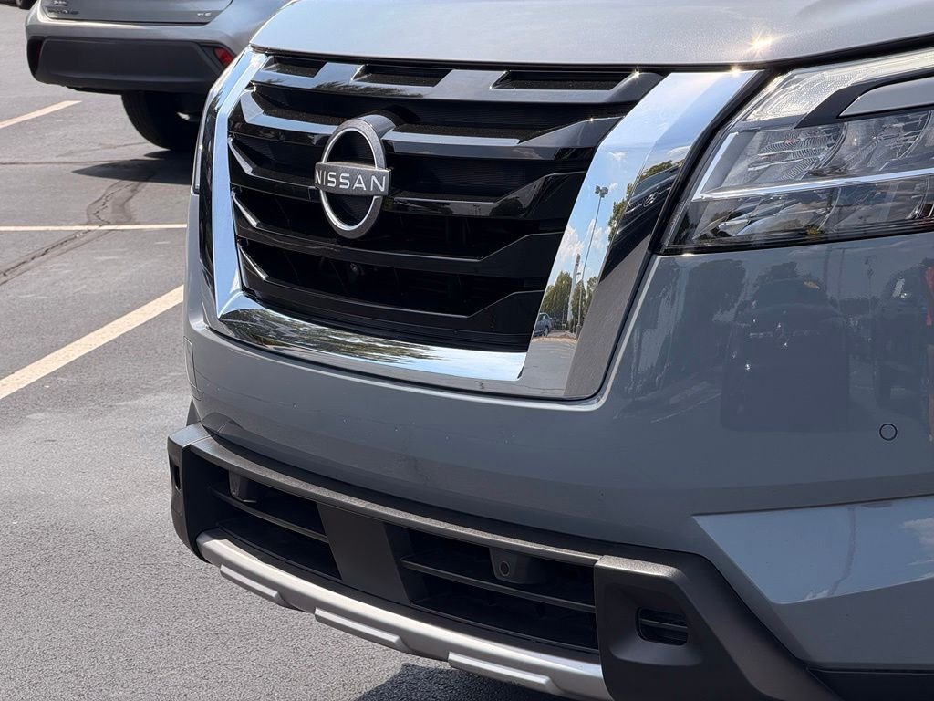 Used 2024 Gray Nissan Platinum image 11