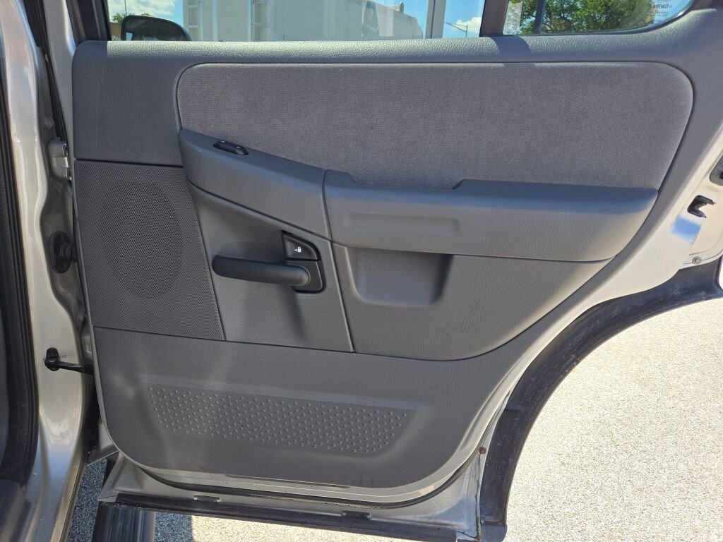 Used 2005  Ford XLT image 12